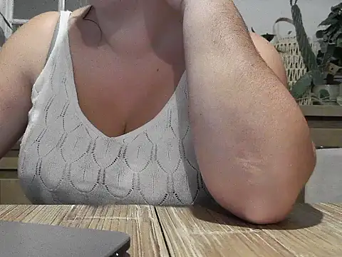 Aambre95Esexy online show from September 19, 2025, 8:31 pm