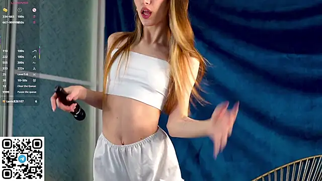 Quinavelle online show from November 22, 2025, 6:34 am