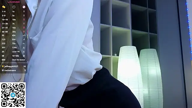 Quinavelle online show from February 15, 2026, 7:51 am