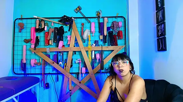 Mrmia bdsm extreme online show from October 18, 2025, 12:28 pm