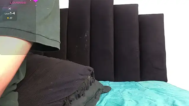 Snapshot of alexmark_ chatting on February 10, 2026, 1:04 pm alexmark online show from February 10, 2026, 1:04 pm