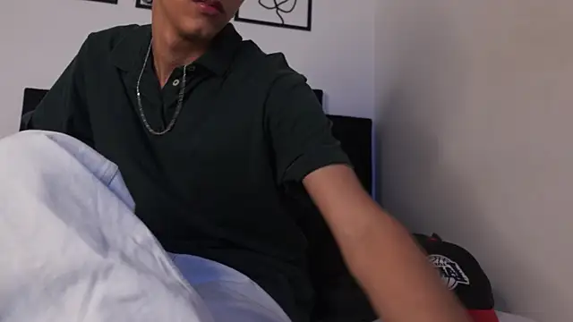 Snapshot of alexmark_ chatting on February 25, 2026, 1:21 pm alexmark online show from February 25, 2026, 1:21 pm