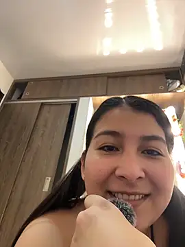 evelyn 1702 online show from April 1, 2026, 10:40 pm