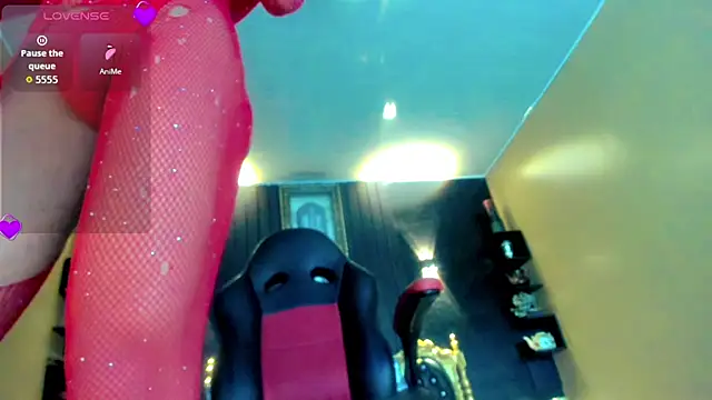 Natasha clifford online show from November 10, 2025, 7:13 pm