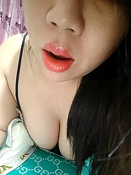 Julyy08 online show from November 16, 2025, 12:55 pm