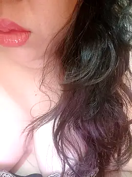 Julyy08 online show from April 21, 2026, 2:12 pm