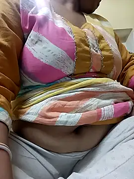 Snapshot of angry_couplez chatting on February 5, 2026, 9:30 pm angry couplez online show from February 5, 2026, 9:30 pm