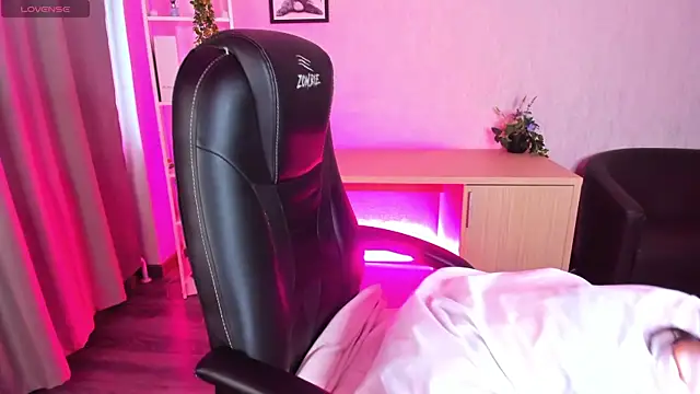 Alis Platt online show from September 22, 2025, 3:30 am