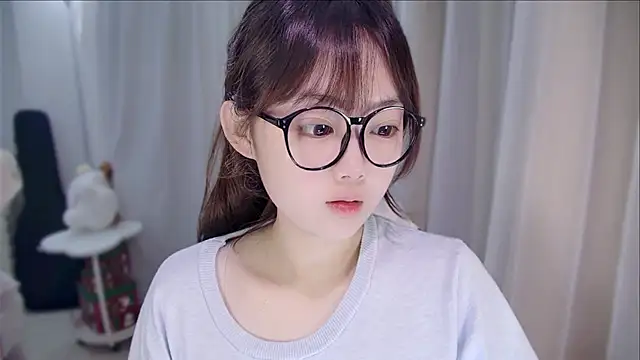 YUANYUAN-A online show from April 17, 2026, 12:08 pm
