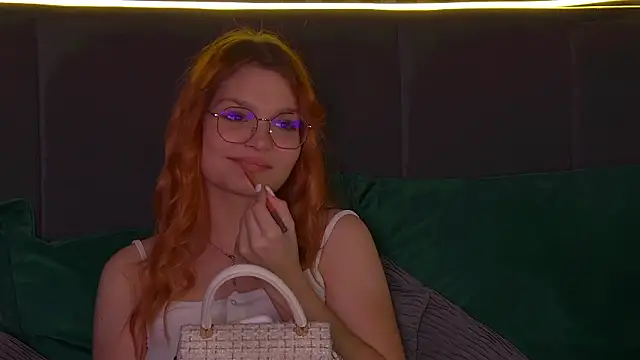 BellaMarebelle online show from September 21, 2025, 4:14 am