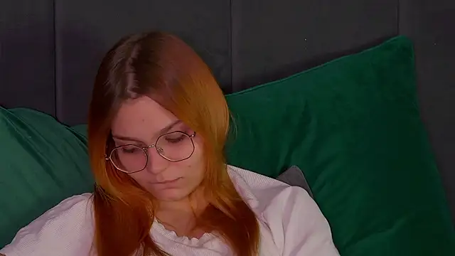 BellaMarebelle online show from October 18, 2025, 4:37 am