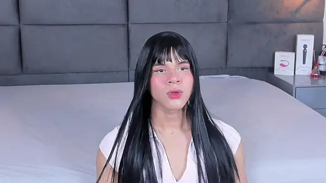 Slenna Moon online show from November 6, 2025, 3:07 am