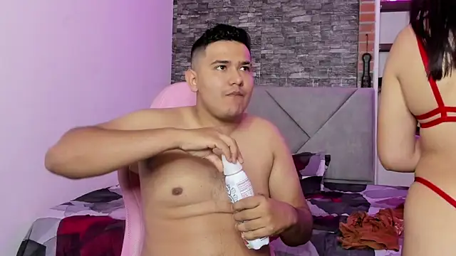 Sexxyy Couple  online show from March 10, 2026, 4:06 am