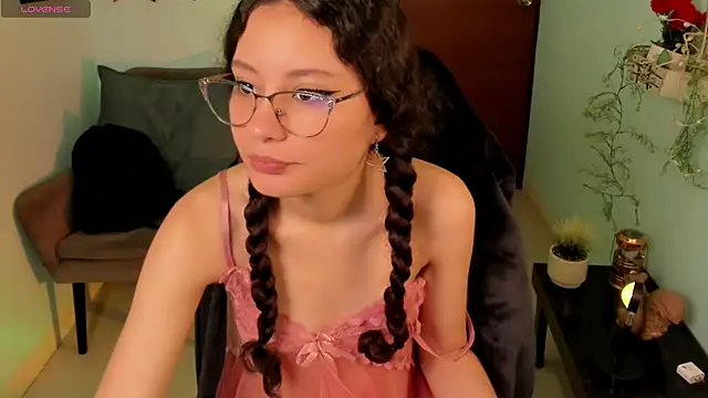 Krysten Riter online show from November 11, 2025, 1:44 pm