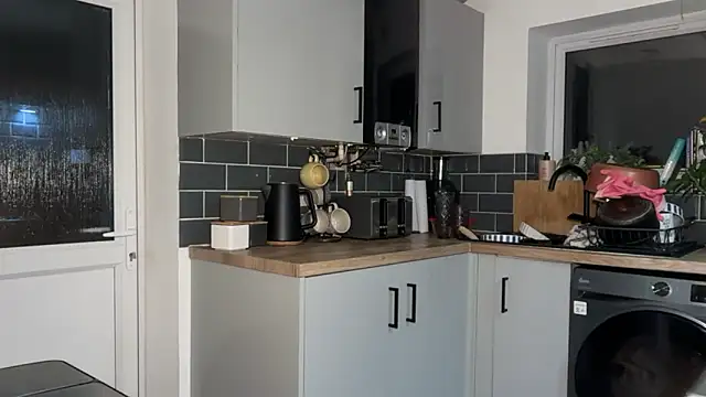 Snapshot of KayleeBella chatting on February 3, 2026, 9:20 pm KayleeBella online show from February 3, 2026, 9:20 pm