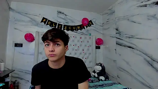 Ari and Storm online show from April 2, 2026, 2:04 pm