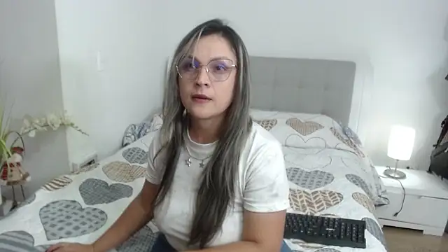 Snapshot of sophie_lopez1 chatting on November 29, 2025, 2:58 am sophie lopez1 online show from November 29, 2025, 2:58 am