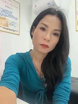 Baby-mmm online show from November 8, 2025, 4:29 pm