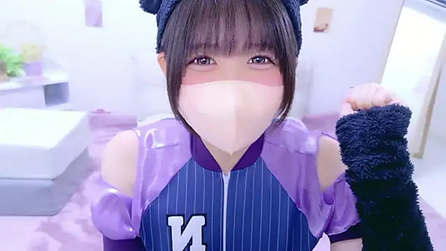 Hinata Sun online show from May 20, 2026, 11:27 am