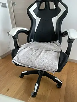 bananasex204 online show from April 9, 2026, 2:33 pm