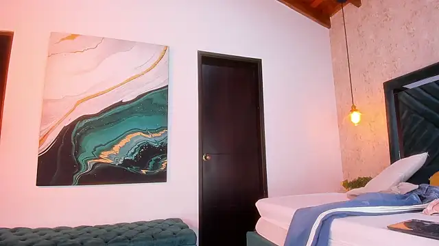 Sofi Moreno online show from April 6, 2026, 1:23 pm