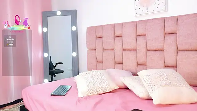 Kitty Rose   online show from December 17, 2025, 7:09 pm