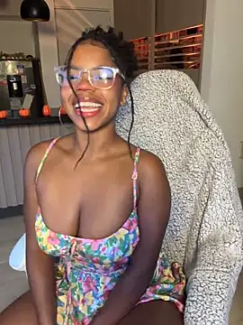 Snapshot of Sweet-Jade chatting on October 21, 2025, 10:32 pm Sweet-Jade online show from October 21, 2025, 10:32 pm