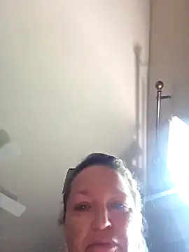 Calimarina online show from November 5, 2025, 5:24 pm