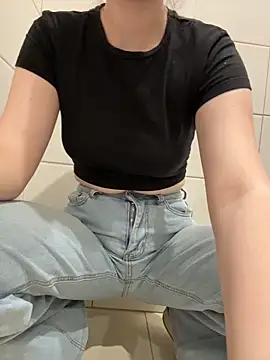 Cumonmme online show from November 12, 2025, 11:14 pm