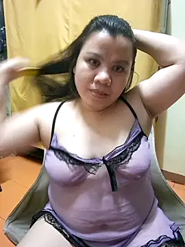 hotlyn45 online show from September 29, 2025, 1:05 pm