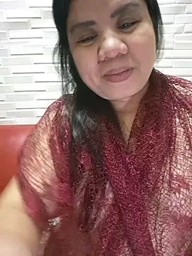 hotlyn45 online show from November 8, 2025, 2:17 pm