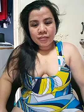 hotlyn45 online show from December 5, 2025, 3:04 am