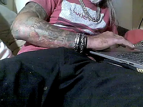 Snapshot of crassanova chatting on December 16, 2025, 4:45 pm crassanova online show from December 16, 2025, 4:45 pm