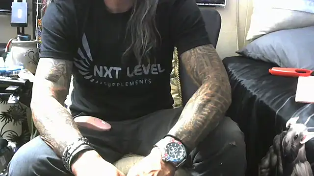 Snapshot of crassanova chatting on April 7, 2026, 11:04 pm crassanova online show from April 7, 2026, 11:04 pm