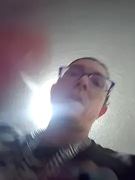 Snapshot of Eyelisss chatting on November 28, 2025, 7:27 pm Eyelisss online show from November 28, 2025, 7:27 pm