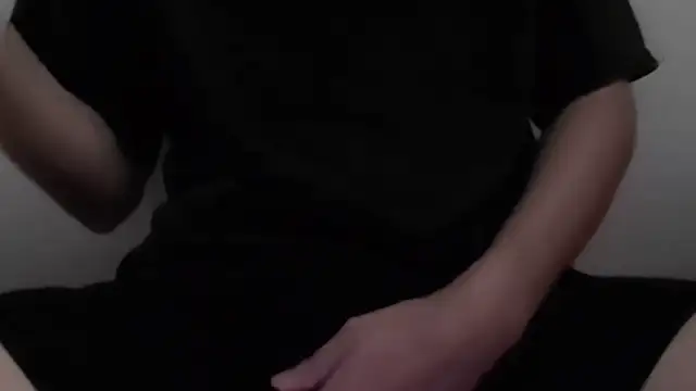 Snapshot of lim111 chatting on November 3, 2025, 8:15 am lim111 online show from November 3, 2025, 8:15 am