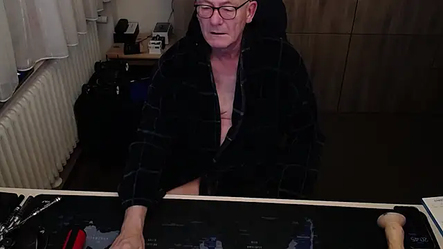 randyandy67 online show from November 12, 2025, 7:46 pm