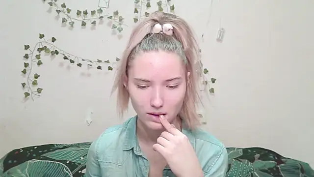  kikiclark   online show from December 5, 2025, 2:36 pm