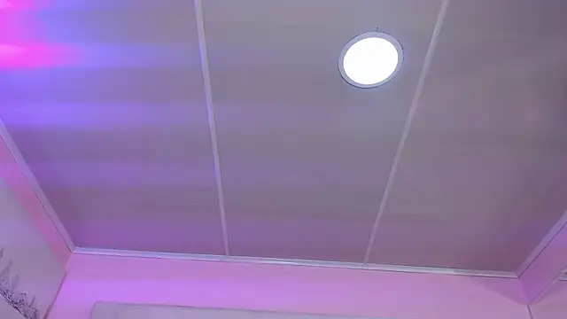 Miaa Smithh   online show from November 14, 2025, 12:15 pm