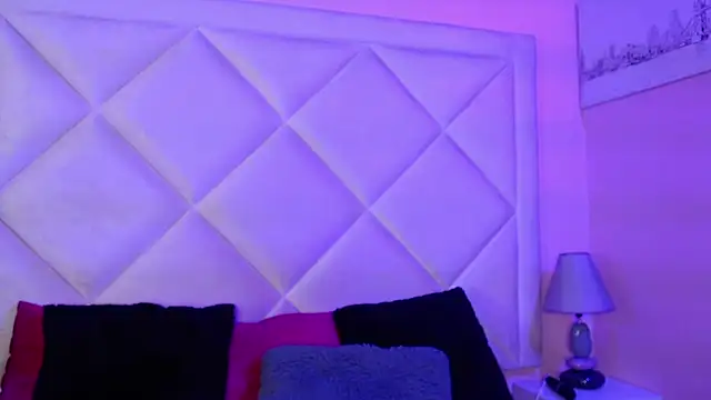 Miaa Smithh   online show from January 8, 2026, 11:34 am