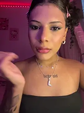 luluzinhax online show from May 6, 2026, 5:18 pm