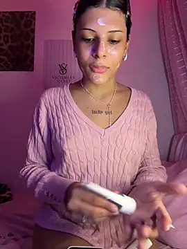 luluzinhax online show from June 10, 2026, 4:23 am