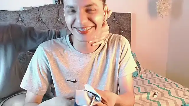 Snapshot of logan_willyams_ chatting on October 13, 2025, 10:54 pm logan willyams online show from October 13, 2025, 10:54 pm