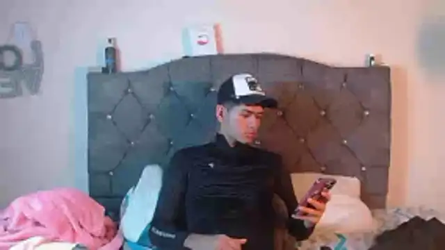 Snapshot of logan_willyams_ chatting on October 17, 2025, 7:49 pm logan willyams online show from October 17, 2025, 7:49 pm