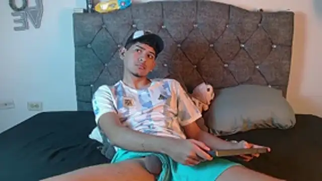 Snapshot of logan_willyams_ chatting on October 18, 2025, 9:59 pm logan willyams online show from October 18, 2025, 9:59 pm