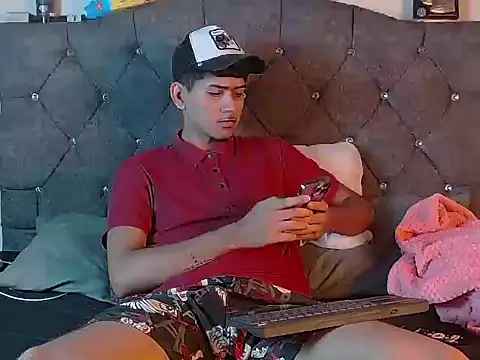 Snapshot of logan_willyams_ chatting on October 21, 2025, 9:26 pm logan willyams online show from October 21, 2025, 9:26 pm