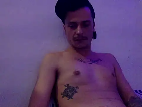 Snapshot of chrisalmeid_ chatting on September 16, 2025, 7:20 am chrisalmeid online show from September 16, 2025, 7:20 am