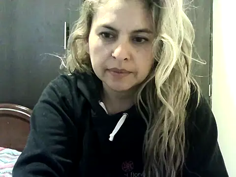 Valery  Rouse  online show from September 28, 2025, 9:42 pm