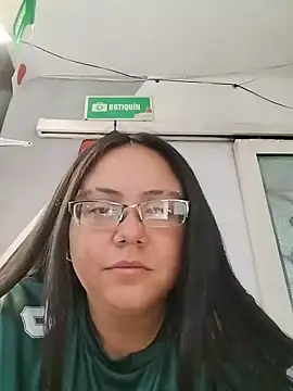julieta flores online show from June 17, 2026, 8:43 pm