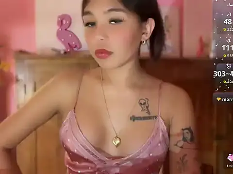Snapshot of _petitegirlx69_ chatting on January 18, 2026, 6:23 pm petitegirlx69 online show from January 18, 2026, 6:23 pm